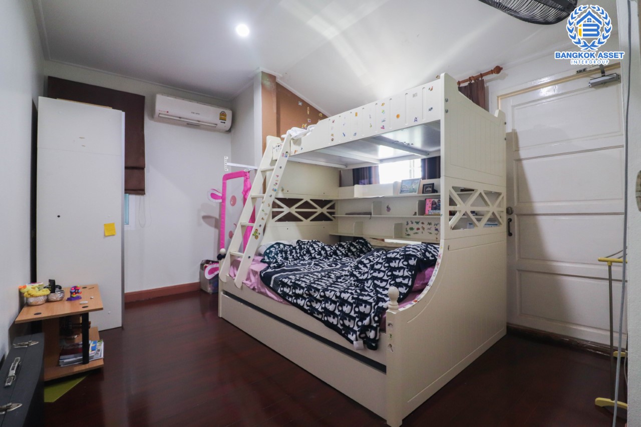 *****บ้านเดี่ยวมือสอง ม.กฤษดานคร แจ้งวัฒนะ หลังใหญ่ เนื้อที่ 55 ตร.ว. ฟังก์ชันจัดเต็ม 4 ห้องนอน 2 ห้องน้ำ จอดรถได้ 2 คัน  บนทำเลศักยภาพ เชื่อมต่อหลายเส้นทาง ใกล้ทางด่วน "แจ้งวัฒนะ", เมืองทองธานี, เซ็นทรัลแจ้งวัฒนะ และรถไฟฟ้าสายสีชมพู "สถานีแจ้งวัฒนะ-ปากเกร็ด 28"